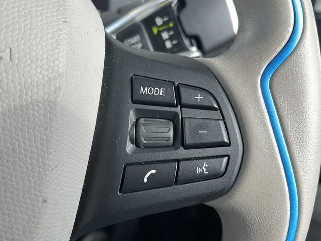 ＢＭＷ ｉ３ レンジエクステンダー 静岡県 2015(平27)年 2.3万km 白 純正ナビ/・FM/AM/・Bluetooth/・USB/・AUX/・電話/主要装備/・クルーズコントロール/・ＥＴＣ/・クリアランスソナー/・バックカメラ/・サイドカーテンエアバッグ/・オートライト/・電動パーキング/・パーキングアシスト/・ステアリングリモコン/・１９インチアルミホイール/・ＬＥＤヘッドライト