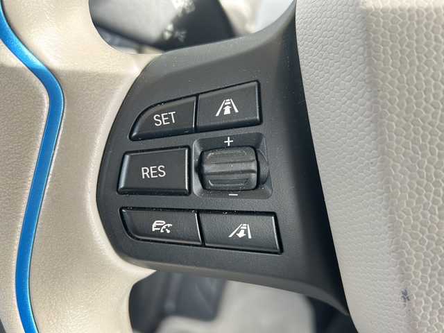 ＢＭＷ ｉ３ レンジエクステンダー 静岡県 2015(平27)年 2.3万km 白 純正ナビ/・FM/AM/・Bluetooth/・USB/・AUX/・電話/主要装備/・クルーズコントロール/・ＥＴＣ/・クリアランスソナー/・バックカメラ/・サイドカーテンエアバッグ/・オートライト/・電動パーキング/・パーキングアシスト/・ステアリングリモコン/・１９インチアルミホイール/・ＬＥＤヘッドライト