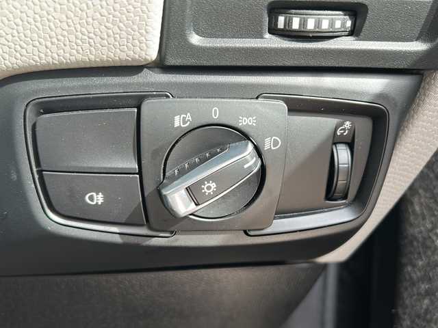 ＢＭＷ ｉ３ レンジエクステンダー 静岡県 2015(平27)年 2.3万km 白 純正ナビ/・FM/AM/・Bluetooth/・USB/・AUX/・電話/主要装備/・クルーズコントロール/・ＥＴＣ/・クリアランスソナー/・バックカメラ/・サイドカーテンエアバッグ/・オートライト/・電動パーキング/・パーキングアシスト/・ステアリングリモコン/・１９インチアルミホイール/・ＬＥＤヘッドライト