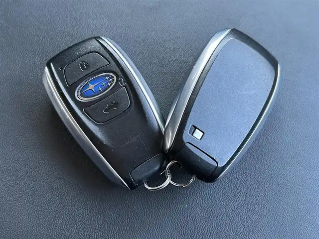 スバル インプレッサ スポーツ 1．6i－Lアイサイト 愛媛県 2017(平29)年 2.3万km ダークグレーメタリック 純正ナビ/フルセグTV/バックカメラ/アイサイト/レーダークルーズコントロール/ETC/パドルシフト/LEDヘッドライト/オートライト/純正AW/純正フロアマット/スマートキー/スペアキー/プッシュスタート