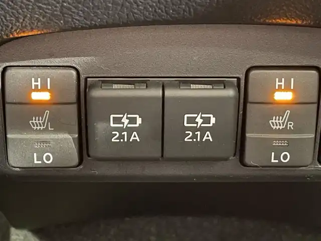 トヨタ シエンタ G セーフティエディション 愛知県 2020(令2)年 5.7万km ホワイトパールクリスタルシャイン 純正ナビ/衝突軽減ブレーキ/両側電動スライドドア/パノラミックビューモニター/ビルトインETC/シートヒーター/LEDヘッドライト/ステアリングヒーター/フルセグTV/Bluetooth/コーナーセンサー/レーンキープアシスト/オートハイビーム/プッシュスタート/スマートキー/CD/DVD再生/アイドリングストップ/ミュージックサーバー/純正フロアマット/オートライト/禁煙車/後期モデル/ウィンカーミラー/電動格納ミラー/フォグランプ/横滑り防止装置/オートエアコン/パーキングサポートブレーキ/先行車発進