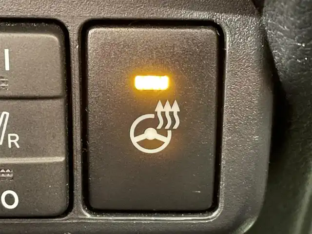 トヨタ シエンタ G セーフティエディション 愛知県 2020(令2)年 5.7万km ホワイトパールクリスタルシャイン 純正ナビ/衝突軽減ブレーキ/両側電動スライドドア/パノラミックビューモニター/ビルトインETC/シートヒーター/LEDヘッドライト/ステアリングヒーター/フルセグTV/Bluetooth/コーナーセンサー/レーンキープアシスト/オートハイビーム/プッシュスタート/スマートキー/CD/DVD再生/アイドリングストップ/ミュージックサーバー/純正フロアマット/オートライト/禁煙車/後期モデル/ウィンカーミラー/電動格納ミラー/フォグランプ/横滑り防止装置/オートエアコン/パーキングサポートブレーキ/先行車発進