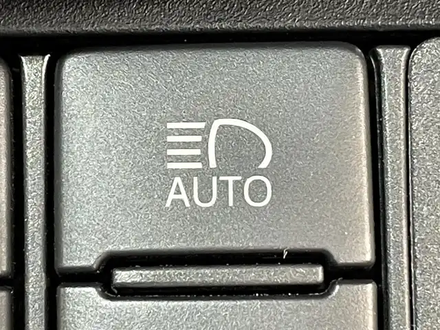 トヨタ シエンタ G セーフティエディション 愛知県 2020(令2)年 5.7万km ホワイトパールクリスタルシャイン 純正ナビ/衝突軽減ブレーキ/両側電動スライドドア/パノラミックビューモニター/ビルトインETC/シートヒーター/LEDヘッドライト/ステアリングヒーター/フルセグTV/Bluetooth/コーナーセンサー/レーンキープアシスト/オートハイビーム/プッシュスタート/スマートキー/CD/DVD再生/アイドリングストップ/ミュージックサーバー/純正フロアマット/オートライト/禁煙車/後期モデル/ウィンカーミラー/電動格納ミラー/フォグランプ/横滑り防止装置/オートエアコン/パーキングサポートブレーキ/先行車発進