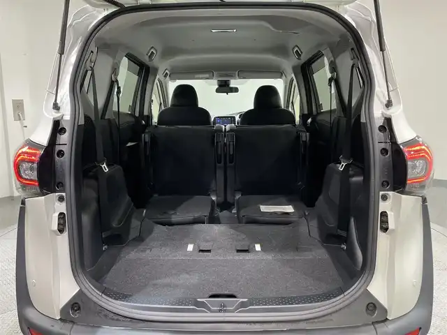 トヨタ シエンタ G セーフティエディション 愛知県 2020(令2)年 5.7万km ホワイトパールクリスタルシャイン 純正ナビ/衝突軽減ブレーキ/両側電動スライドドア/パノラミックビューモニター/ビルトインETC/シートヒーター/LEDヘッドライト/ステアリングヒーター/フルセグTV/Bluetooth/コーナーセンサー/レーンキープアシスト/オートハイビーム/プッシュスタート/スマートキー/CD/DVD再生/アイドリングストップ/ミュージックサーバー/純正フロアマット/オートライト/禁煙車/後期モデル/ウィンカーミラー/電動格納ミラー/フォグランプ/横滑り防止装置/オートエアコン/パーキングサポートブレーキ/先行車発進