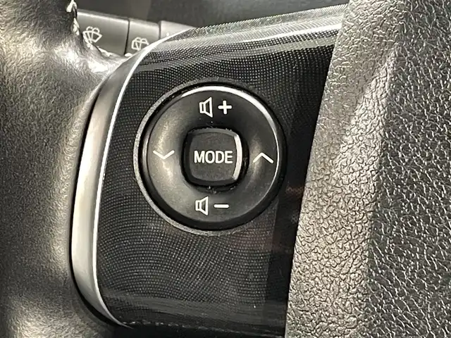 トヨタ シエンタ G セーフティエディション 愛知県 2020(令2)年 5.7万km ホワイトパールクリスタルシャイン 純正ナビ/衝突軽減ブレーキ/両側電動スライドドア/パノラミックビューモニター/ビルトインETC/シートヒーター/LEDヘッドライト/ステアリングヒーター/フルセグTV/Bluetooth/コーナーセンサー/レーンキープアシスト/オートハイビーム/プッシュスタート/スマートキー/CD/DVD再生/アイドリングストップ/ミュージックサーバー/純正フロアマット/オートライト/禁煙車/後期モデル/ウィンカーミラー/電動格納ミラー/フォグランプ/横滑り防止装置/オートエアコン/パーキングサポートブレーキ/先行車発進