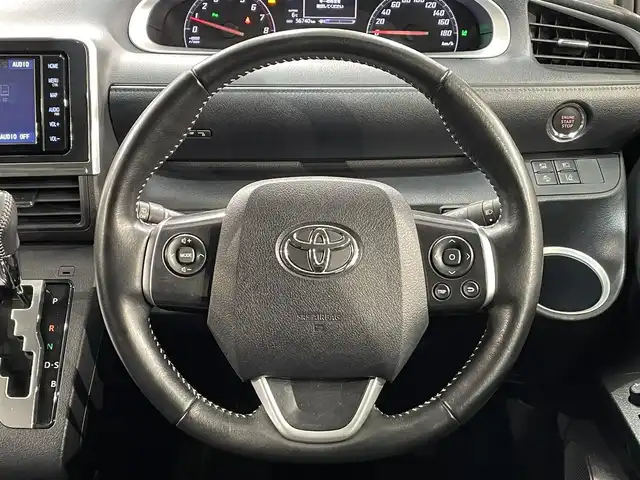 トヨタ シエンタ G セーフティエディション 愛知県 2020(令2)年 5.7万km ホワイトパールクリスタルシャイン 純正ナビ/衝突軽減ブレーキ/両側電動スライドドア/パノラミックビューモニター/ビルトインETC/シートヒーター/LEDヘッドライト/ステアリングヒーター/フルセグTV/Bluetooth/コーナーセンサー/レーンキープアシスト/オートハイビーム/プッシュスタート/スマートキー/CD/DVD再生/アイドリングストップ/ミュージックサーバー/純正フロアマット/オートライト/禁煙車/後期モデル/ウィンカーミラー/電動格納ミラー/フォグランプ/横滑り防止装置/オートエアコン/パーキングサポートブレーキ/先行車発進