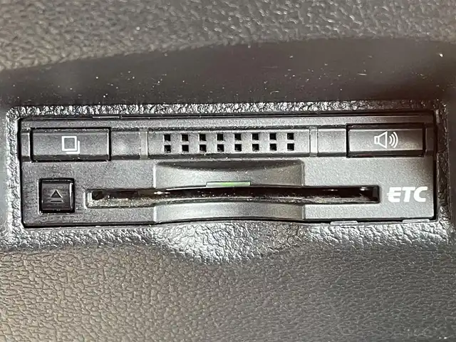 トヨタ プリウス A ツーリングセレクション 兵庫県 2016(平28)年 7.2万km エモーショナルレッド 純正9インチナビ/バックカメラ/Bluetoothオーディオ/フルセグTV/クルーズコントロール（追従）/レザーシート/シートヒーター/LEDヘッドライト/オートライト/コーナーセンサー/社外エアロ/革巻きステアリング