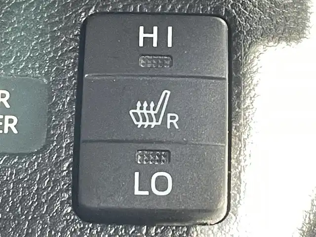 トヨタ プリウス A ツーリングセレクション 兵庫県 2016(平28)年 7.2万km エモーショナルレッド 純正9インチナビ/バックカメラ/Bluetoothオーディオ/フルセグTV/クルーズコントロール（追従）/レザーシート/シートヒーター/LEDヘッドライト/オートライト/コーナーセンサー/社外エアロ/革巻きステアリング