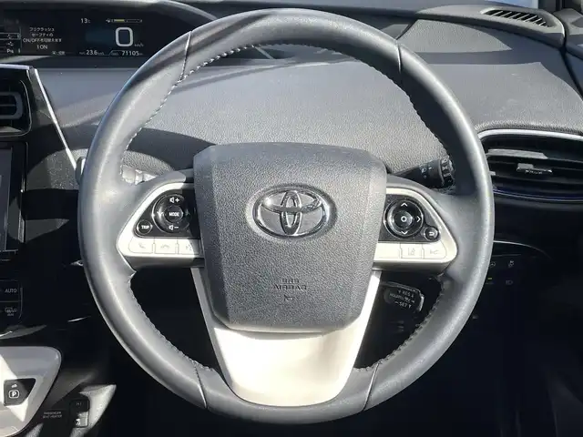 トヨタ プリウス A ツーリングセレクション 兵庫県 2016(平28)年 7.2万km エモーショナルレッド 純正9インチナビ/バックカメラ/Bluetoothオーディオ/フルセグTV/クルーズコントロール（追従）/レザーシート/シートヒーター/LEDヘッドライト/オートライト/コーナーセンサー/社外エアロ/革巻きステアリング