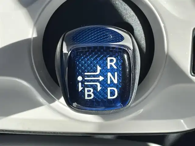 トヨタ プリウス A ツーリングセレクション 兵庫県 2016(平28)年 7.2万km エモーショナルレッド 純正9インチナビ/バックカメラ/Bluetoothオーディオ/フルセグTV/クルーズコントロール（追従）/レザーシート/シートヒーター/LEDヘッドライト/オートライト/コーナーセンサー/社外エアロ/革巻きステアリング