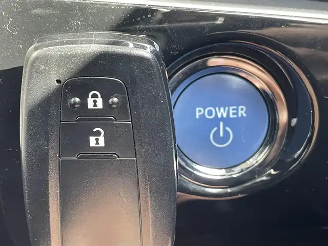 トヨタ プリウス A ツーリングセレクション 兵庫県 2016(平28)年 7.2万km エモーショナルレッド 純正9インチナビ/バックカメラ/Bluetoothオーディオ/フルセグTV/クルーズコントロール（追従）/レザーシート/シートヒーター/LEDヘッドライト/オートライト/コーナーセンサー/社外エアロ/革巻きステアリング