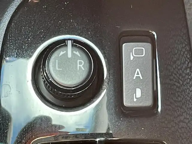 トヨタ プリウス A ツーリングセレクション 兵庫県 2016(平28)年 7.2万km エモーショナルレッド 純正9インチナビ/バックカメラ/Bluetoothオーディオ/フルセグTV/クルーズコントロール（追従）/レザーシート/シートヒーター/LEDヘッドライト/オートライト/コーナーセンサー/社外エアロ/革巻きステアリング