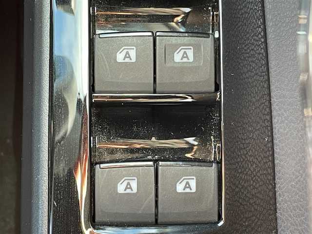 トヨタ プリウス A ツーリングセレクション 兵庫県 2016(平28)年 7.2万km エモーショナルレッド 純正9インチナビ/バックカメラ/Bluetoothオーディオ/フルセグTV/クルーズコントロール（追従）/レザーシート/シートヒーター/LEDヘッドライト/オートライト/コーナーセンサー/社外エアロ/革巻きステアリング