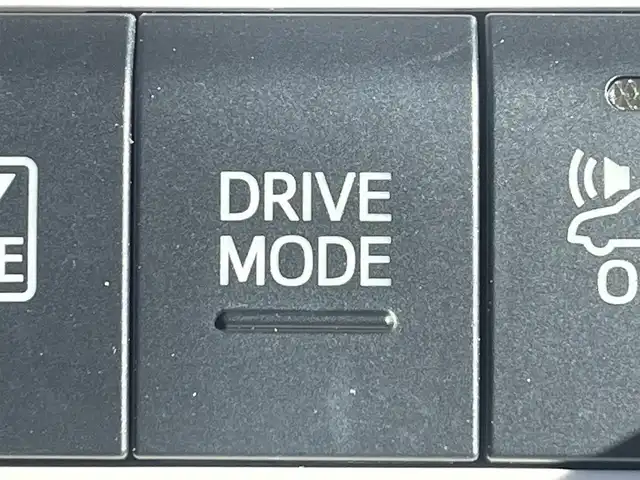 トヨタ プリウス A ツーリングセレクション 兵庫県 2016(平28)年 7.2万km エモーショナルレッド 純正9インチナビ/バックカメラ/Bluetoothオーディオ/フルセグTV/クルーズコントロール（追従）/レザーシート/シートヒーター/LEDヘッドライト/オートライト/コーナーセンサー/社外エアロ/革巻きステアリング