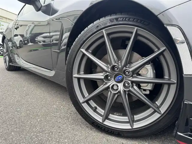 スバル ＢＲＺ S 千葉県 2022(令4)年 0.6万km マグネタイトグレーメタリック ワンオーナー/6速MT車/STiエアロパーツ/STiマフラ０/LEDヘッドライト/クルーズコントロール/純正SDナビ/Bluetooth/バックカメラ/DVD再生機能/ETC/革巻きステアリング/ハーフレザーシート/シートヒーター/純正フロアマット/純正18インチアルミホイール/取扱説明書＆保証書/プッシュスタート/スマートキー/スペアキー