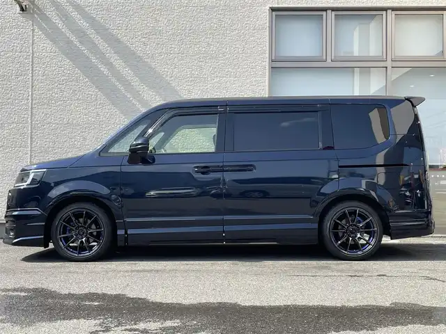 ホンダ ステップワゴン スパーダ プレミアムライン 大阪府 2022(令4)年 1.3万km ミッドナイトブルービームM ワンオーナー/純正フルエアロパーツ/純正１２インチSDナビ/（フルセグ/BT/CD/DVD)/純正15インチフリップダウンモニター/レーダークルーズコントロール/全方位モニター/ブラインドスポットモニター/前後コーナーセンサー/衝突軽減システム/レーンキープアシスト/両側パワースライドドア/ハーフレザーシート/全席シートヒーター/ETC2.0/前後ドライブレコーダー/社外18インチAW（/保証書/取扱説明書/スペアキー　有