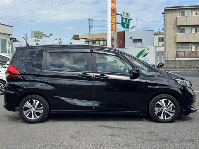 ホンダ フリード ハイブリット G ホンダセンシング 千葉県 2020(令2)年 5.4万km クリスタルブラックパール Honda SENSING/　衝突軽減ブレーキ（CMBS）/　誤発進抑制機能/　歩行者事故低減ステアリング/　先行車発進お知らせ機能/　標識認識機能/　路外逸脱抑制機能/　アダプティブクルーズコントロール（ACC）/　車線維持支援/　システム（LKAS）/　後方誤発進抑制機能/純正8インチナビ/フルセグTV/Bluetooth/CarPlay/バックカメラ/D/N席シートヒーター/両側電動スライドドア/前後ドライブレコーダー/LEDライト/ETC/純正15インチAW