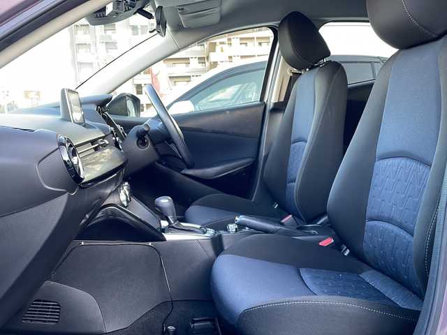 マツダ デミオ 13S 長野県 2014(平26)年 8万km スモーキーローズマイカ 禁煙車/純正ナビ/バックカメラ/ＢｌｕｅｔｏｏｔｈAudio/（ＵＳＢ／ＦＭ／ＡＭ）/社外15インチアルミホイール/ＥＴＣ/ドライブレコーダー/ステアリングスイッチ/アイドリングストップ/オートライト/スマートキー/プッシュスタート/電動格納ミラー/純正フロアマット/HIDライト/横滑り防止/ドアバイザー/Wエアバッグ/ABS