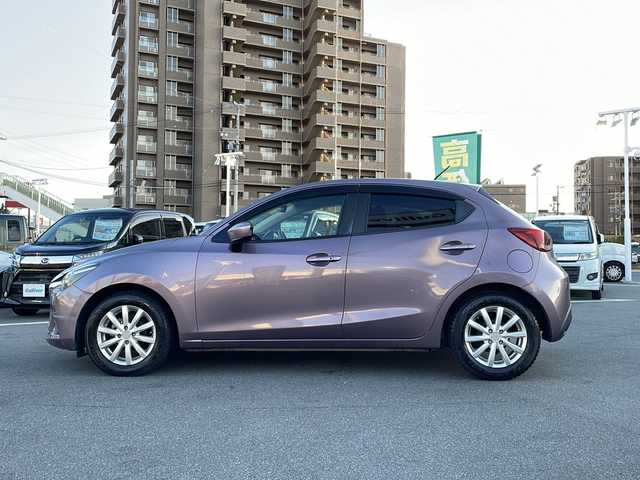 マツダ デミオ 13S 長野県 2014(平26)年 8万km スモーキーローズマイカ 禁煙車/純正ナビ/バックカメラ/ＢｌｕｅｔｏｏｔｈAudio/（ＵＳＢ／ＦＭ／ＡＭ）/社外15インチアルミホイール/ＥＴＣ/ドライブレコーダー/ステアリングスイッチ/アイドリングストップ/オートライト/スマートキー/プッシュスタート/電動格納ミラー/純正フロアマット/HIDライト/横滑り防止/ドアバイザー/Wエアバッグ/ABS