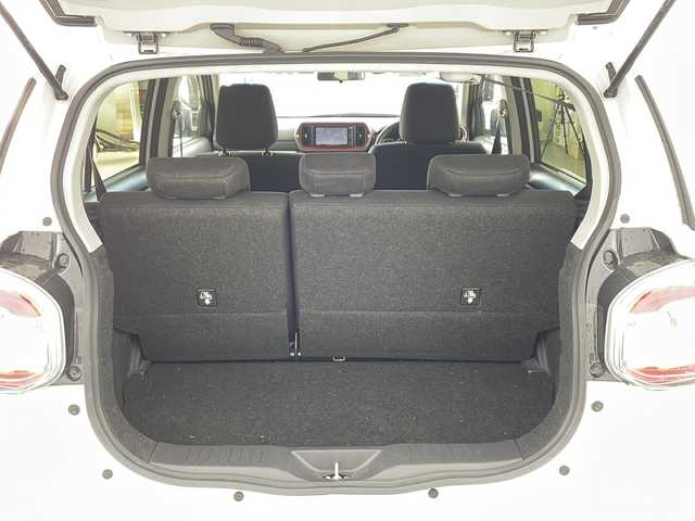 ダイハツ ブーン シルク Gパッケージ SAⅡ 兵庫県 2017(平29)年 4.1万km パールホワイトⅢ ・ワンオーナー車/・純正メモリナビ（フルセグ・USB・BT・SD・DVD）/・バックカメラ/・ETC/・ドライブレコーダー/・スマートアシストII/・レーザーレーダー単眼カメラ/・衝突回避支援ブレーキ/・車線逸脱防止支援/・先行者発進お知らせ機能/・横滑り防止装置/・アイドリングストップ/・ステアリングリモコン/・LEDオートライト/・フォグランプ/・純正14インチアルミホイール/・純正フロアマット/・ドアバイザー/・ベンチシート/・シートリフター/・スマートキー/・プッシュスタート/・スペアキー/・保証書/・取扱説明書/・ワンオーナー