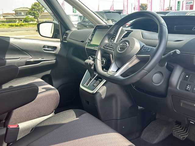 日産 セレナ ハイウェイスター G 香川県 2016(平28)年 8.6万km マルーンレッド 2トーン 純正10型ナビ(BT/DVD/Blu-ray)/フルセグTV/ハンズフリーパワースライドドア(両側)/バック/サイド/フロントカメラ/ビルトインETC/ドライブレコーダー/純正11型後席専用モニター/インテリジェントパーキングアシスト/プロパイロット/インテリジェントクルーズコントロール/ソナー機能/エマージェンシーブレーキ/車線逸脱防止支援システム/踏み間違い衝突防止アシスト/進入禁止標識検知/ふらつき警報/LEDヘッドランプ/本革巻きステアリング/ステアリングスイッチ/2列目/3列目パーソナルテーブル/2列目/3列目USB電源ソケット/純正16インチアルミホイール/インテリジェントキー/プッシュエンジンスターター