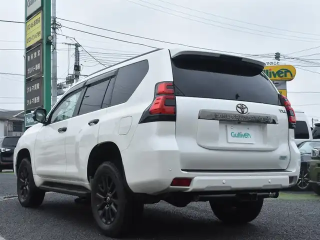 トヨタ ランドクルーザー プラド TX Lパッケージ マットブラED 神奈川県 2022(令4)年 2.8万km ホワイトパールクリスタルシャイン ワンオーナー/純正メモリナビ/全方位カメラ/クルーズコントロール/サンルーフ/レザーシート/シートヒーター/エアーシート/プッシュスタート/ヒッチメンバー/ドライブレコーダー/ETC2.0/LEDヘッドライト/社外マフラー（純正あり）/ルーフレール/保証書/取説/ナビ説/スペアスマートキー