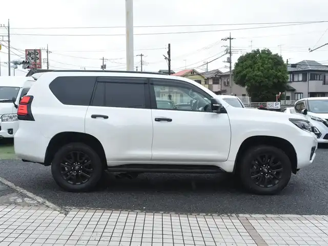 トヨタ ランドクルーザー プラド TX Lパッケージ マットブラED 神奈川県 2022(令4)年 2.8万km ホワイトパールクリスタルシャイン ワンオーナー/純正メモリナビ/全方位カメラ/クルーズコントロール/サンルーフ/レザーシート/シートヒーター/エアーシート/プッシュスタート/ヒッチメンバー/ドライブレコーダー/ETC2.0/LEDヘッドライト/社外マフラー（純正あり）/ルーフレール/保証書/取説/ナビ説/スペアスマートキー