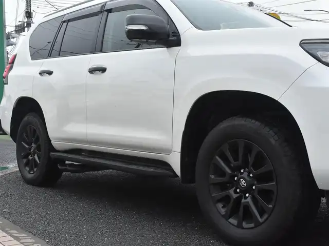 トヨタ ランドクルーザー プラド TX Lパッケージ マットブラED 神奈川県 2022(令4)年 2.8万km ホワイトパールクリスタルシャイン ワンオーナー/純正メモリナビ/全方位カメラ/クルーズコントロール/サンルーフ/レザーシート/シートヒーター/エアーシート/プッシュスタート/ヒッチメンバー/ドライブレコーダー/ETC2.0/LEDヘッドライト/社外マフラー（純正あり）/ルーフレール/保証書/取説/ナビ説/スペアスマートキー