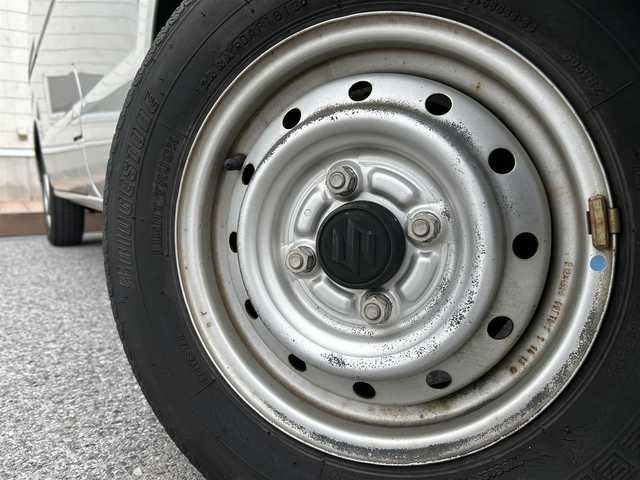 スズキ エブリイ PC 滋賀県 2013(平25)年 3.8万km シルキーシルバーメタリック ガソリン/2WD(FR)/3速AT/カーオーディオ（FM/AM）/パワーステアリング/パワーウィンドウ/ハロゲンヘッドライト/ヘッドライトレベリング/リモコンキー/ゴムフロアマット/マニュアルエアコン/シガーソケット