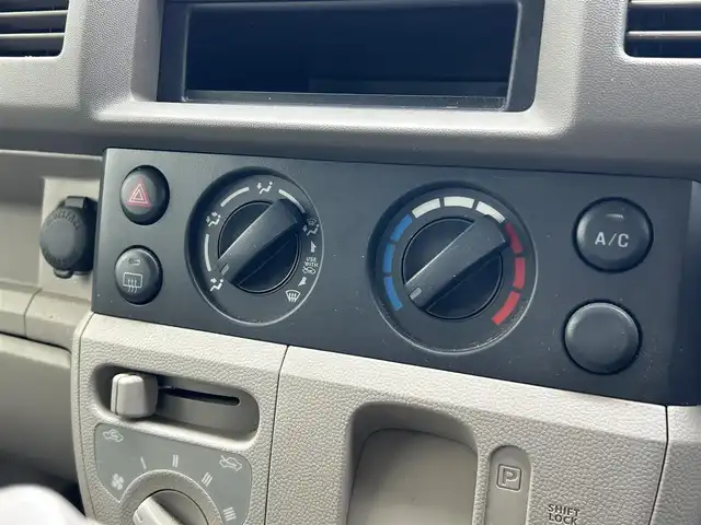 スズキ エブリイ PC 滋賀県 2013(平25)年 3.8万km シルキーシルバーメタリック ガソリン/2WD(FR)/3速AT/カーオーディオ（FM/AM）/パワーステアリング/パワーウィンドウ/ハロゲンヘッドライト/ヘッドライトレベリング/リモコンキー/ゴムフロアマット/マニュアルエアコン/シガーソケット