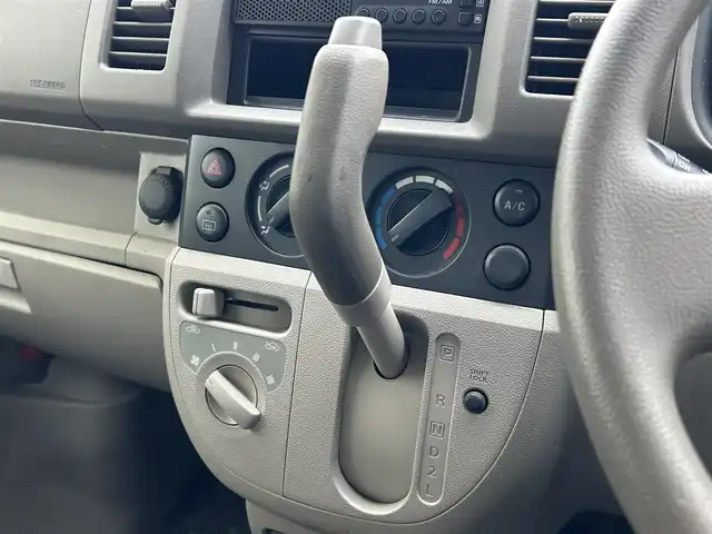 スズキ エブリイ PC 滋賀県 2013(平25)年 3.8万km シルキーシルバーメタリック ガソリン/2WD(FR)/3速AT/カーオーディオ（FM/AM）/パワーステアリング/パワーウィンドウ/ハロゲンヘッドライト/ヘッドライトレベリング/リモコンキー/ゴムフロアマット/マニュアルエアコン/シガーソケット