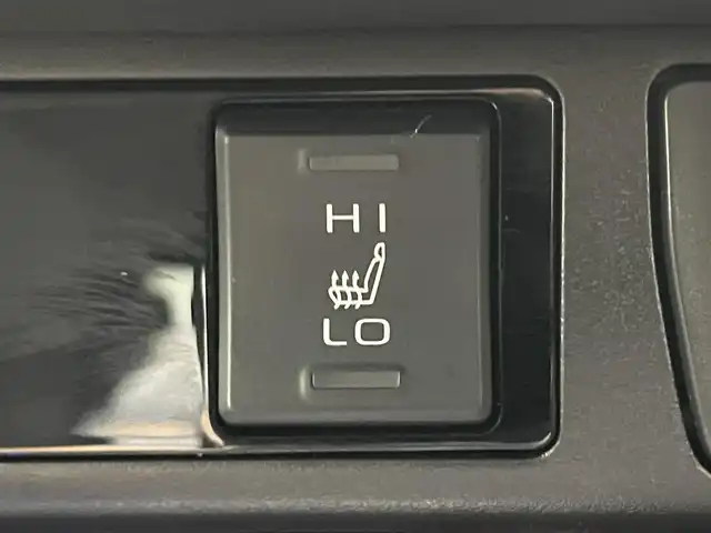 トヨタ ＲＡＶ４ G Zパッケージ 岡山県 2019(令1)年 4.1万km ホワイトパールクリスタルシャイン 純正９インチナビ/【Bluetooth/フルセグTV/CD/DVD】/衝突軽減ブレーキシステム/追従型クルーズコントロール/黒合皮シート/社外デジタルインナーミラー（ドラレコ一体型）/ビルトインＥＴＣ/ＬＥＤヘッドライト/オートハイビーム/前席シートヒーター/ステアリングヒーター/運転席パワシート/シートメモリー/バックカメラ/プッシュスタート/踏み間違い防止/オートブレーキホールド/ブラインドスポットモニター/ISOFIX/チルトステアリング/シートリフター/ウインカーミラー/ドアバイザー