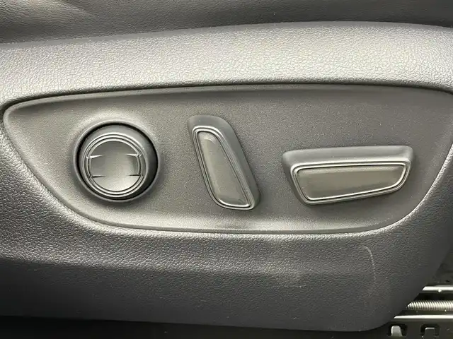 トヨタ ＲＡＶ４ G Zパッケージ 岡山県 2019(令1)年 4.1万km ホワイトパールクリスタルシャイン 純正９インチナビ/【Bluetooth/フルセグTV/CD/DVD】/衝突軽減ブレーキシステム/追従型クルーズコントロール/黒合皮シート/社外デジタルインナーミラー（ドラレコ一体型）/ビルトインＥＴＣ/ＬＥＤヘッドライト/オートハイビーム/前席シートヒーター/ステアリングヒーター/運転席パワシート/シートメモリー/バックカメラ/プッシュスタート/踏み間違い防止/オートブレーキホールド/ブラインドスポットモニター/ISOFIX/チルトステアリング/シートリフター/ウインカーミラー/ドアバイザー