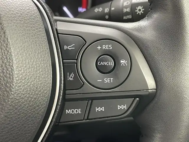 トヨタ ＲＡＶ４ G Zパッケージ 岡山県 2019(令1)年 4.1万km ホワイトパールクリスタルシャイン 純正９インチナビ/【Bluetooth/フルセグTV/CD/DVD】/衝突軽減ブレーキシステム/追従型クルーズコントロール/黒合皮シート/社外デジタルインナーミラー（ドラレコ一体型）/ビルトインＥＴＣ/ＬＥＤヘッドライト/オートハイビーム/前席シートヒーター/ステアリングヒーター/運転席パワシート/シートメモリー/バックカメラ/プッシュスタート/踏み間違い防止/オートブレーキホールド/ブラインドスポットモニター/ISOFIX/チルトステアリング/シートリフター/ウインカーミラー/ドアバイザー