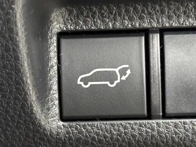 トヨタ ＲＡＶ４ G Zパッケージ 福岡県 2019(令1)年 4.1万km ホワイトパールクリスタルシャイン 純正９型ナビ／フルセグＴＶ　/バックカメラ　/デジタルルームミラー　/ビルトインETC　/ドライブレコーダー　/トヨタセーフティセンス　/レーダークルーズコントロール　/コーナーセンサー　/衝突軽減ブレーキ　/レーンキープ　/ブラインドスポットモニター　/アクセル踏み間違い防止　/ダウンヒルアシストコントロール　/パワーシート　/シートヒーター　/ステアリングヒーター　/パワーバックドア　/ルーフレール　/ＬＥＤヘッドライト　/純正１９インチアルミホイール