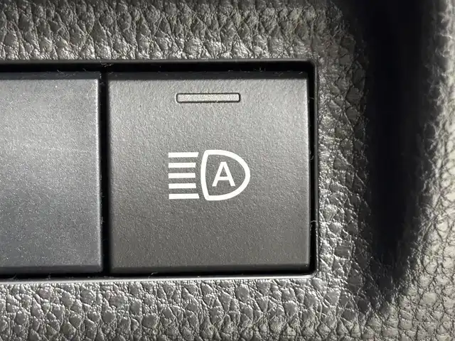 トヨタ ＲＡＶ４ G Zパッケージ 福岡県 2019(令1)年 4.1万km ホワイトパールクリスタルシャイン 純正９型ナビ／フルセグＴＶ　/バックカメラ　/デジタルルームミラー　/ビルトインETC　/ドライブレコーダー　/トヨタセーフティセンス　/レーダークルーズコントロール　/コーナーセンサー　/衝突軽減ブレーキ　/レーンキープ　/ブラインドスポットモニター　/アクセル踏み間違い防止　/ダウンヒルアシストコントロール　/パワーシート　/シートヒーター　/ステアリングヒーター　/パワーバックドア　/ルーフレール　/ＬＥＤヘッドライト　/純正１９インチアルミホイール