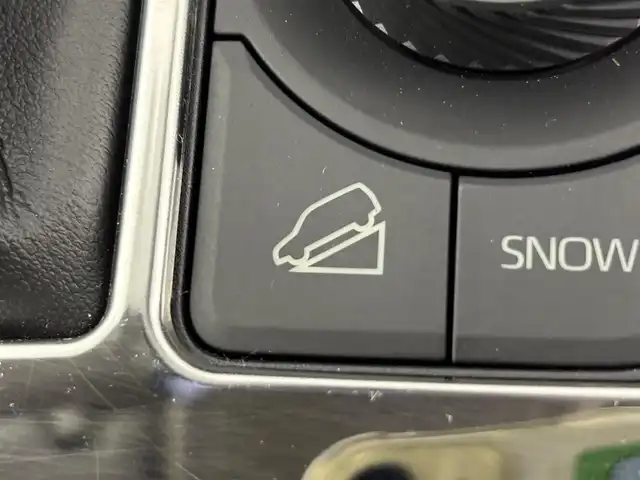 トヨタ ＲＡＶ４ G Zパッケージ 福岡県 2019(令1)年 4.1万km ホワイトパールクリスタルシャイン 純正９型ナビ／フルセグＴＶ　/バックカメラ　/デジタルルームミラー　/ビルトインETC　/ドライブレコーダー　/トヨタセーフティセンス　/レーダークルーズコントロール　/コーナーセンサー　/衝突軽減ブレーキ　/レーンキープ　/ブラインドスポットモニター　/アクセル踏み間違い防止　/ダウンヒルアシストコントロール　/パワーシート　/シートヒーター　/ステアリングヒーター　/パワーバックドア　/ルーフレール　/ＬＥＤヘッドライト　/純正１９インチアルミホイール