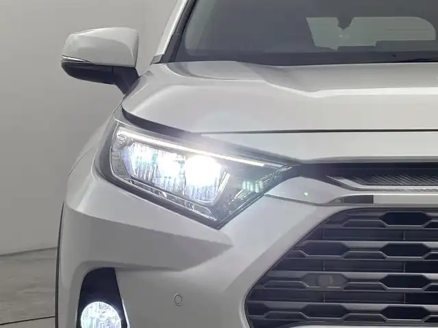 トヨタ ＲＡＶ４ G Zパッケージ 福岡県 2019(令1)年 4.1万km ホワイトパールクリスタルシャイン 純正９型ナビ／フルセグＴＶ　/バックカメラ　/デジタルルームミラー　/ビルトインETC　/ドライブレコーダー　/トヨタセーフティセンス　/レーダークルーズコントロール　/コーナーセンサー　/衝突軽減ブレーキ　/レーンキープ　/ブラインドスポットモニター　/アクセル踏み間違い防止　/ダウンヒルアシストコントロール　/パワーシート　/シートヒーター　/ステアリングヒーター　/パワーバックドア　/ルーフレール　/ＬＥＤヘッドライト　/純正１９インチアルミホイール
