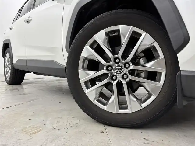トヨタ ＲＡＶ４ G Zパッケージ 福岡県 2019(令1)年 4.1万km ホワイトパールクリスタルシャイン 純正９型ナビ／フルセグＴＶ　/バックカメラ　/デジタルルームミラー　/ビルトインETC　/ドライブレコーダー　/トヨタセーフティセンス　/レーダークルーズコントロール　/コーナーセンサー　/衝突軽減ブレーキ　/レーンキープ　/ブラインドスポットモニター　/アクセル踏み間違い防止　/ダウンヒルアシストコントロール　/パワーシート　/シートヒーター　/ステアリングヒーター　/パワーバックドア　/ルーフレール　/ＬＥＤヘッドライト　/純正１９インチアルミホイール