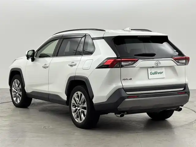 トヨタ ＲＡＶ４ G Zパッケージ 福岡県 2019(令1)年 4.1万km ホワイトパールクリスタルシャイン 純正９型ナビ／フルセグＴＶ　/バックカメラ　/デジタルルームミラー　/ビルトインETC　/ドライブレコーダー　/トヨタセーフティセンス　/レーダークルーズコントロール　/コーナーセンサー　/衝突軽減ブレーキ　/レーンキープ　/ブラインドスポットモニター　/アクセル踏み間違い防止　/ダウンヒルアシストコントロール　/パワーシート　/シートヒーター　/ステアリングヒーター　/パワーバックドア　/ルーフレール　/ＬＥＤヘッドライト　/純正１９インチアルミホイール