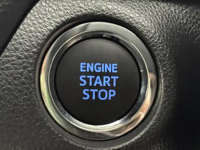 トヨタ ＲＡＶ４ G Zパッケージ 福岡県 2019(令1)年 4.1万km ホワイトパールクリスタルシャイン 純正９型ナビ／フルセグＴＶ　/バックカメラ　/デジタルルームミラー　/ビルトインETC　/ドライブレコーダー　/トヨタセーフティセンス　/レーダークルーズコントロール　/コーナーセンサー　/衝突軽減ブレーキ　/レーンキープ　/ブラインドスポットモニター　/アクセル踏み間違い防止　/ダウンヒルアシストコントロール　/パワーシート　/シートヒーター　/ステアリングヒーター　/パワーバックドア　/ルーフレール　/ＬＥＤヘッドライト　/純正１９インチアルミホイール
