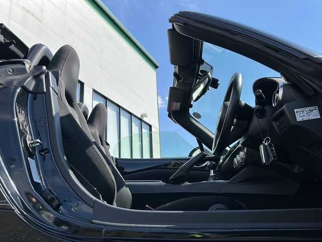 マツダ ロードスター S スペシャルパッケージ 岐阜県 2016(平28)年 9.5万km ジェットブラックマイカ 登録時走行距離94876km/純正ナビ　/Blue tooth/CD/DVD/AUX可　/フルセグテレビ　/USB入力端子/スマートキー　/スペアキー１本　/ＬＥＤヘッドライト　/オートライト　/プッシュスタート　/純正フロアマット　/純正１６アルミホイール　/横滑り防止装置/HKSマフラー/オープンカー/6MT/エアバッグW