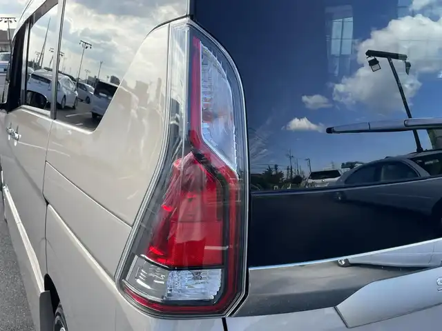 日産 セレナ ハイウェイスター 茨城県 2016(平28)年 7.8万km カシミヤグレージュ 純正ナビ/【ウォークマン・USB・SD・ラジオ・TV・BT・CD・iPod・VTR・AUX】/パーキングアシスト/クルコン/ETC/前方ドラレコ/全方位カメラ/前後コーナーセンサー/両側スライドドア/アイドリングストップ/オートライト/LEDライト/Fフォグ/純正フロアマット/社外アルミホイール/純正AW付ノーマルタイヤ積み込み