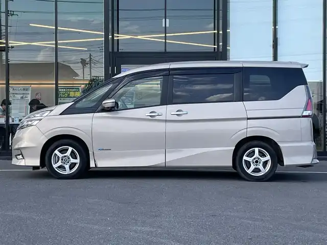 日産 セレナ ハイウェイスター 茨城県 2016(平28)年 7.8万km カシミヤグレージュ 純正ナビ/【ウォークマン・USB・SD・ラジオ・TV・BT・CD・iPod・VTR・AUX】/パーキングアシスト/クルコン/ETC/前方ドラレコ/全方位カメラ/前後コーナーセンサー/両側スライドドア/アイドリングストップ/オートライト/LEDライト/Fフォグ/純正フロアマット/社外アルミホイール/純正AW付ノーマルタイヤ積み込み