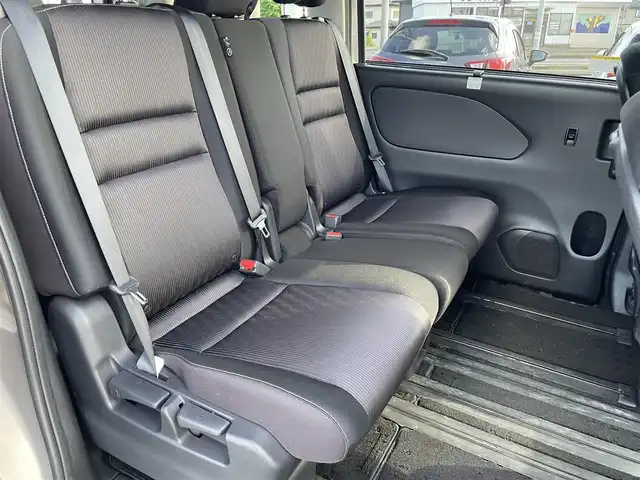 日産 セレナ ハイウェイスター 茨城県 2016(平28)年 7.8万km カシミヤグレージュ 純正ナビ/【ウォークマン・USB・SD・ラジオ・TV・BT・CD・iPod・VTR・AUX】/パーキングアシスト/クルコン/ETC/前方ドラレコ/全方位カメラ/前後コーナーセンサー/両側スライドドア/アイドリングストップ/オートライト/LEDライト/Fフォグ/純正フロアマット/社外アルミホイール/純正AW付ノーマルタイヤ積み込み
