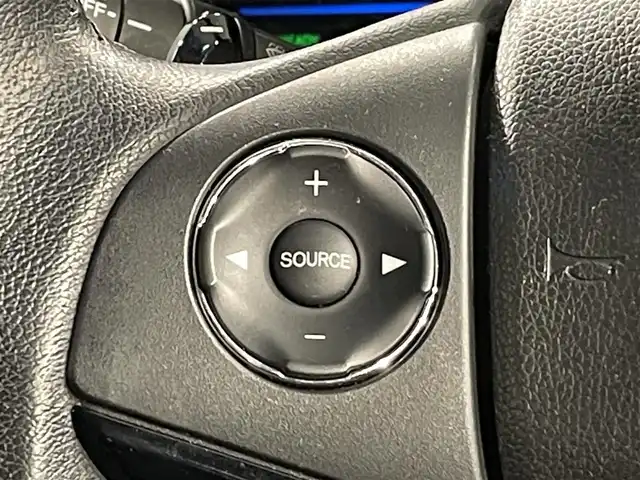 ホンダ ヴェゼル ハイブリッド X 愛知県 2015(平27)年 6.8万km ミスティックグリーンパール 純正ナビ/FM/AM/SD/DVD/HDMI/Bluetooth/ワンセグ/パドルシフト/ステアリングリモコン/LEDヘッドライト/フォグランプ/ドアバイザー/プッシュスタート/保証書・取説/ワンオーナー/スマートキー/オートエアコン/スペアキー/クルーズコントロール/ETC/バックカメラ/純正フロアマット/純正アルミホイール/オートライト