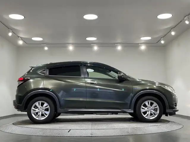 ホンダ ヴェゼル ハイブリッド X 愛知県 2015(平27)年 6.8万km ミスティックグリーンパール 純正ナビ/FM/AM/SD/DVD/HDMI/Bluetooth/ワンセグ/パドルシフト/ステアリングリモコン/LEDヘッドライト/フォグランプ/ドアバイザー/プッシュスタート/保証書・取説/ワンオーナー/スマートキー/オートエアコン/スペアキー/クルーズコントロール/ETC/バックカメラ/純正フロアマット/純正アルミホイール/オートライト
