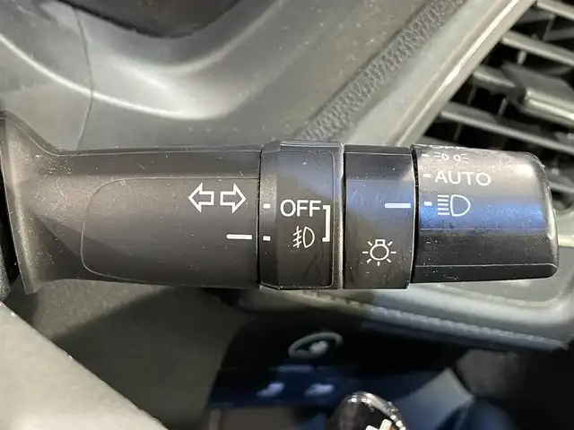 ホンダ ヴェゼル ハイブリッド X 愛知県 2015(平27)年 6.8万km ミスティックグリーンパール 純正ナビ/FM/AM/SD/DVD/HDMI/Bluetooth/ワンセグ/パドルシフト/ステアリングリモコン/LEDヘッドライト/フォグランプ/ドアバイザー/プッシュスタート/保証書・取説/ワンオーナー/スマートキー/オートエアコン/スペアキー/クルーズコントロール/ETC/バックカメラ/純正フロアマット/純正アルミホイール/オートライト