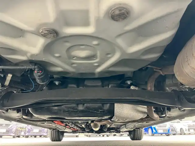トヨタ アクア X 静岡県 2022(令4)年 4.1万km プラチナホワイトパールマイカ 純正ナビ/バックカメラ/純正ETC/エンジンスタートボタン/スマートキー/パワーステアリング/パワーウィンドウ/オートアコン/レーダークルーズコントロール/USB入力端子/純正フロアマット/布シート/ABS/横滑り防止装置/コーナーセンサー前後/レーンキープアシスト/オートライト/オートマチックハイビーム/LEDヘッドライト/W+サイドエアバッグ/衝突軽減システム