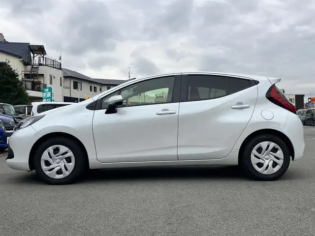 トヨタ アクア X 静岡県 2022(令4)年 4.1万km プラチナホワイトパールマイカ 純正ナビ/バックカメラ/純正ETC/エンジンスタートボタン/スマートキー/パワーステアリング/パワーウィンドウ/オートアコン/レーダークルーズコントロール/USB入力端子/純正フロアマット/布シート/ABS/横滑り防止装置/コーナーセンサー前後/レーンキープアシスト/オートライト/オートマチックハイビーム/LEDヘッドライト/W+サイドエアバッグ/衝突軽減システム